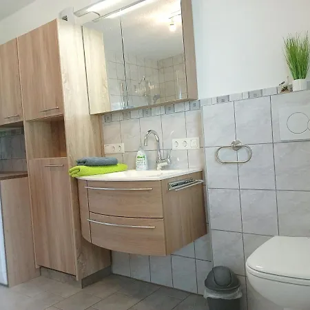 Apartment Ferienwohnung Pinzenhof - *
